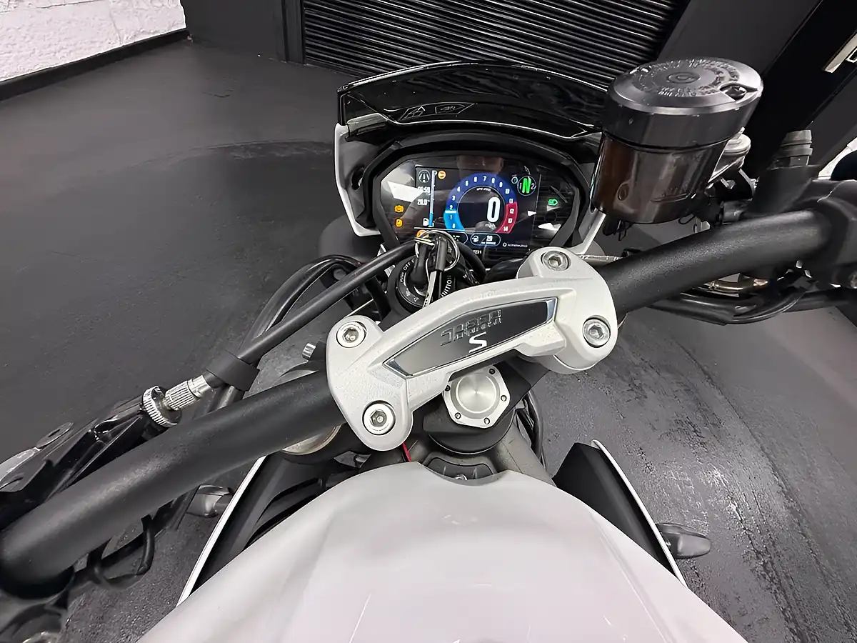 Used 2020 Triumph Speed Triple 1050 S White - Interior and Exterior details 14