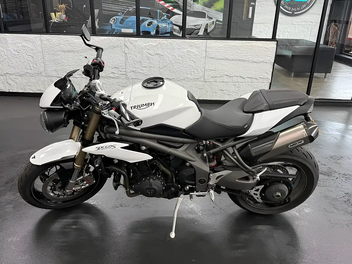 Used 2020 Triumph Speed Triple 1050 S White - Interior and Exterior details 3