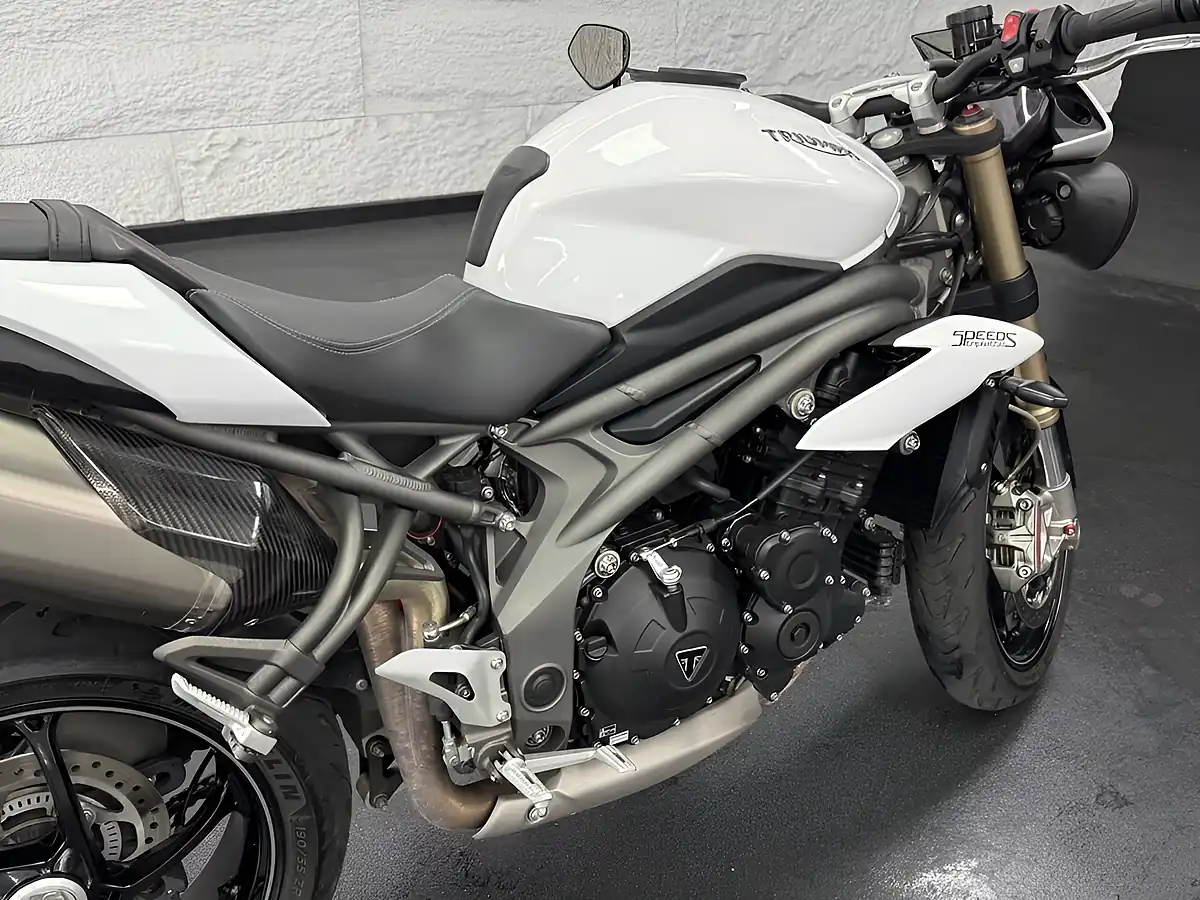 Used 2020 Triumph Speed Triple 1050 S White - Interior and Exterior details 4