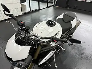Used 2020 Triumph Speed Triple 1050 S White - Interior and Exterior details 6