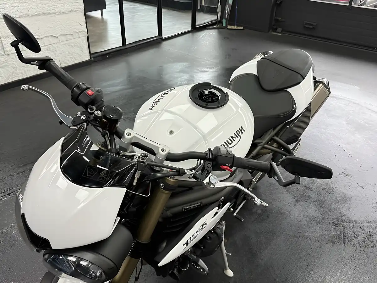 Used 2020 Triumph Speed Triple 1050 S White - Interior and Exterior details 6
