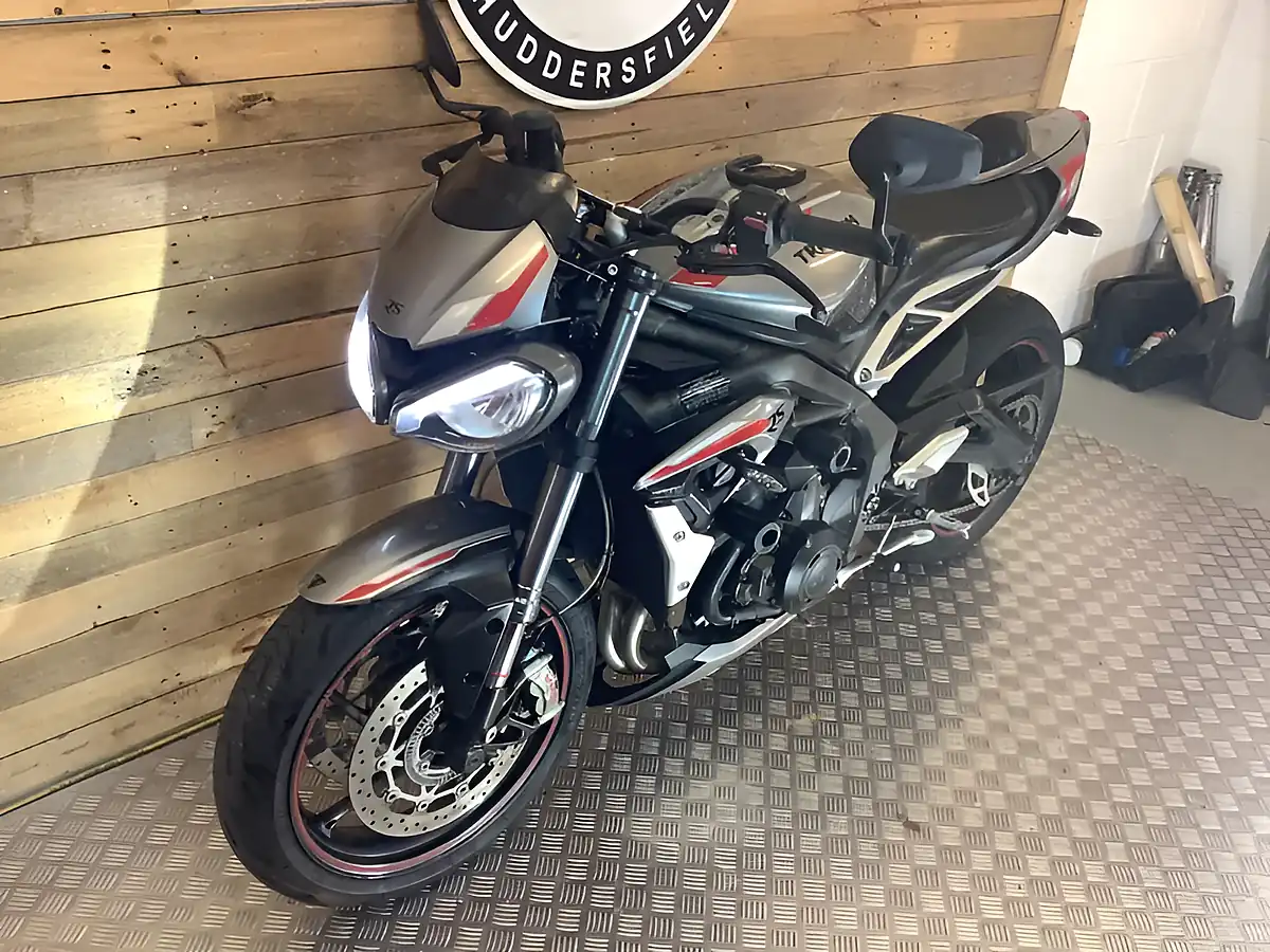 Used 2020 Triumph Street Triple 765 RS X-Ring Silver - Interior and Exterior details 3