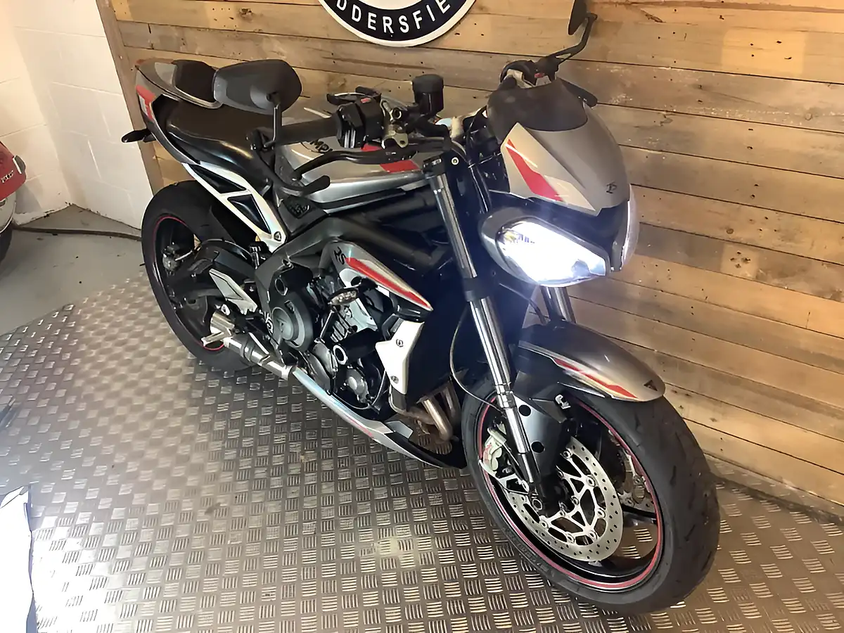 Used 2020 Triumph Street Triple 765 RS X-Ring Silver - Interior and Exterior details 5