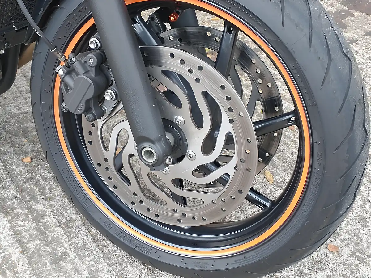 Used 2020 Triumph Thruxton 1200 Roadster/Retro Tangerine Orange - Interior and Exterior details 10