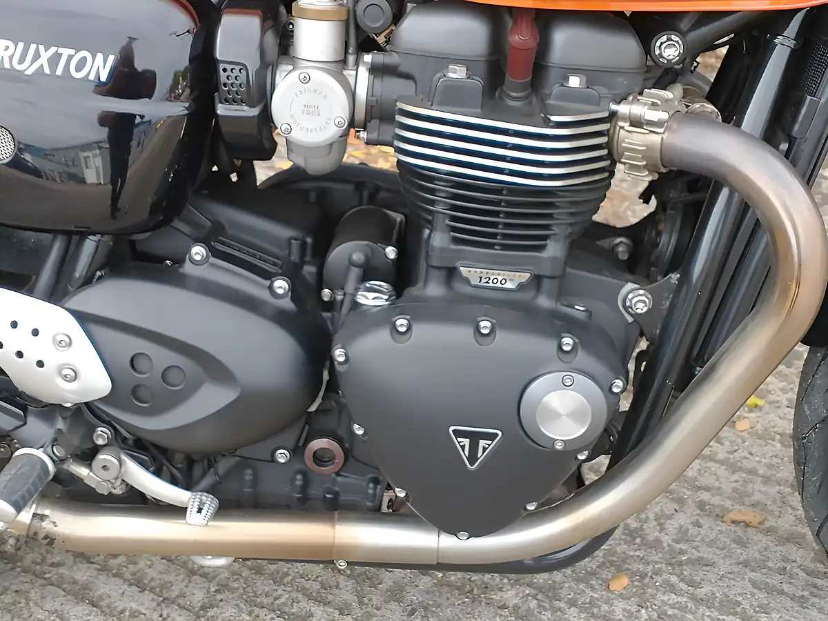 Used 2020 Triumph Thruxton 1200 Roadster/Retro Tangerine Orange - Interior and Exterior details 11
