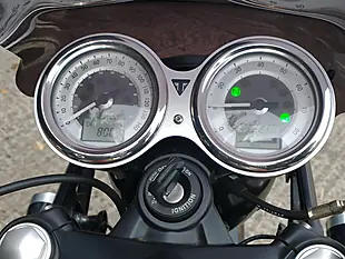 Used 2020 Triumph Thruxton 1200 Roadster/Retro Tangerine Orange - Interior and Exterior details 14