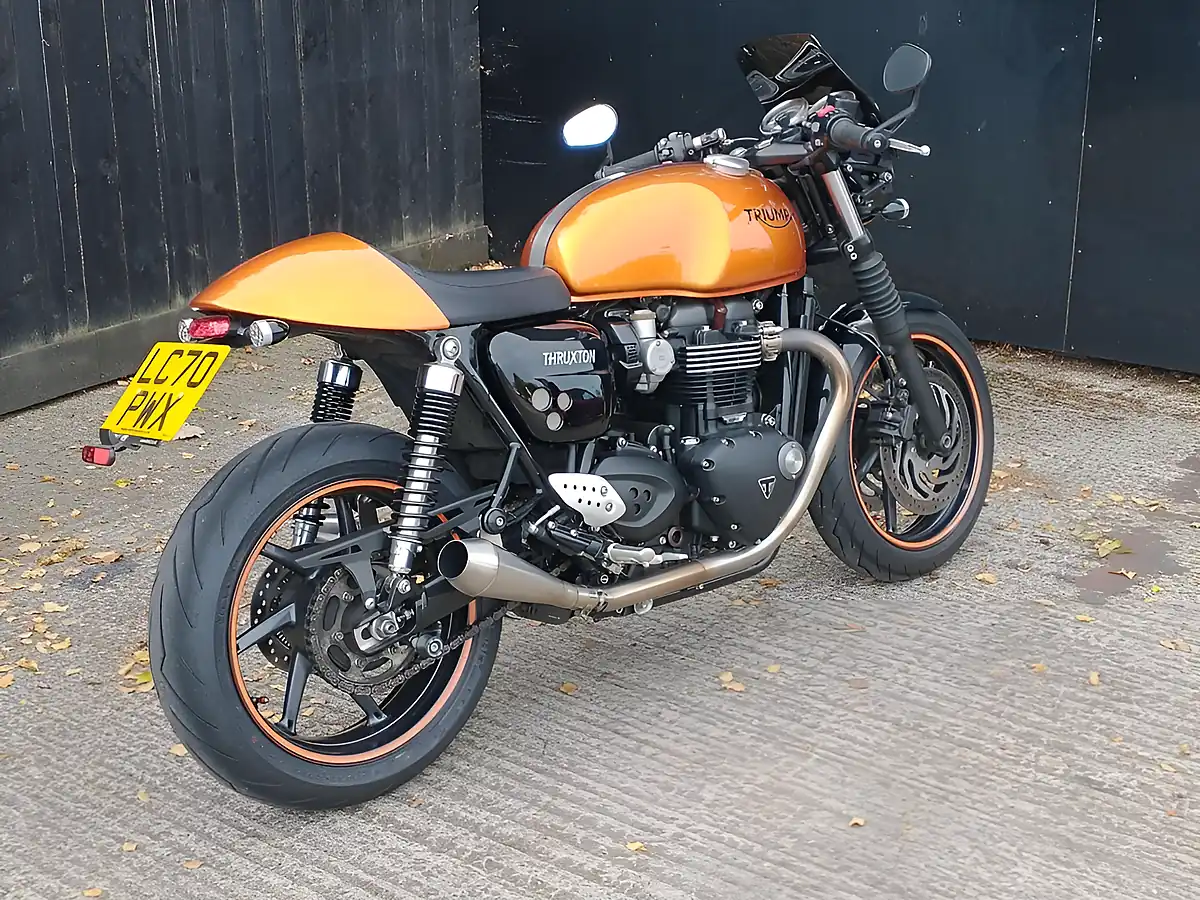 Used 2020 Triumph Thruxton 1200 Roadster/Retro Tangerine Orange - Interior and Exterior details 3