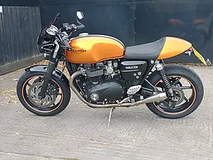 Used 2020 Triumph Thruxton 1200 Roadster/Retro Tangerine Orange - Interior and Exterior details 6