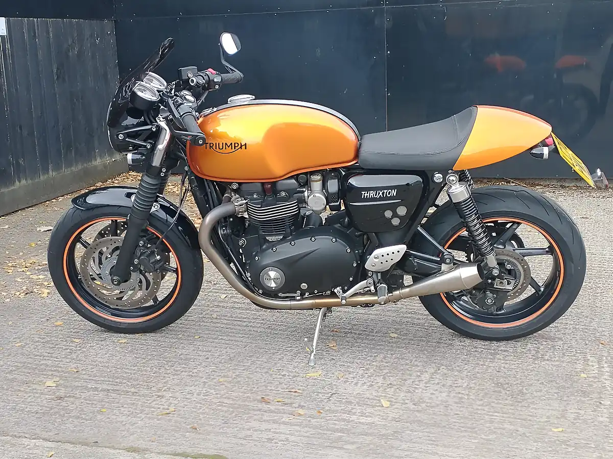 Used 2020 Triumph Thruxton 1200 Roadster/Retro Tangerine Orange - Interior and Exterior details 6