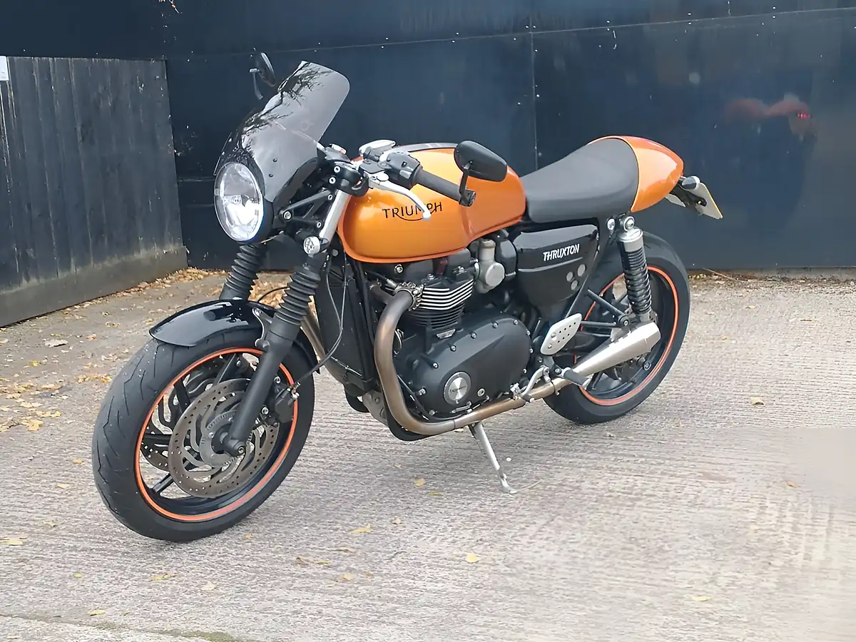 Used 2020 Triumph Thruxton 1200 Roadster/Retro Tangerine Orange - Interior and Exterior details 7