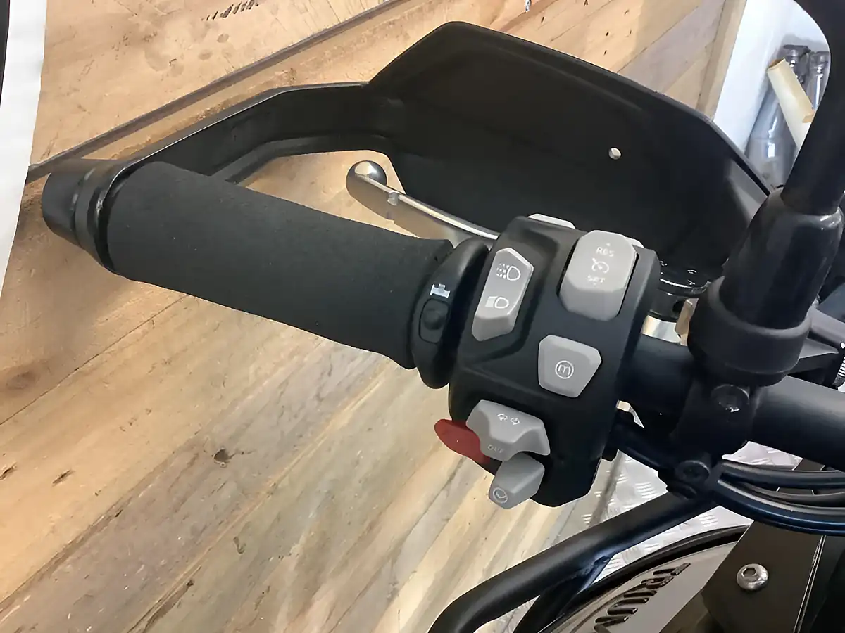 Used 2020 Triumph Tiger GT Black - Interior and Exterior details 12