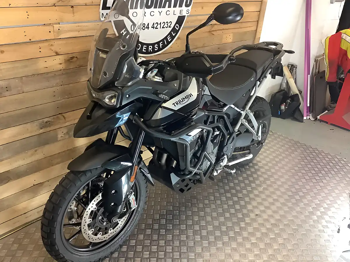 Used 2020 Triumph Tiger GT Black - Interior and Exterior details 3