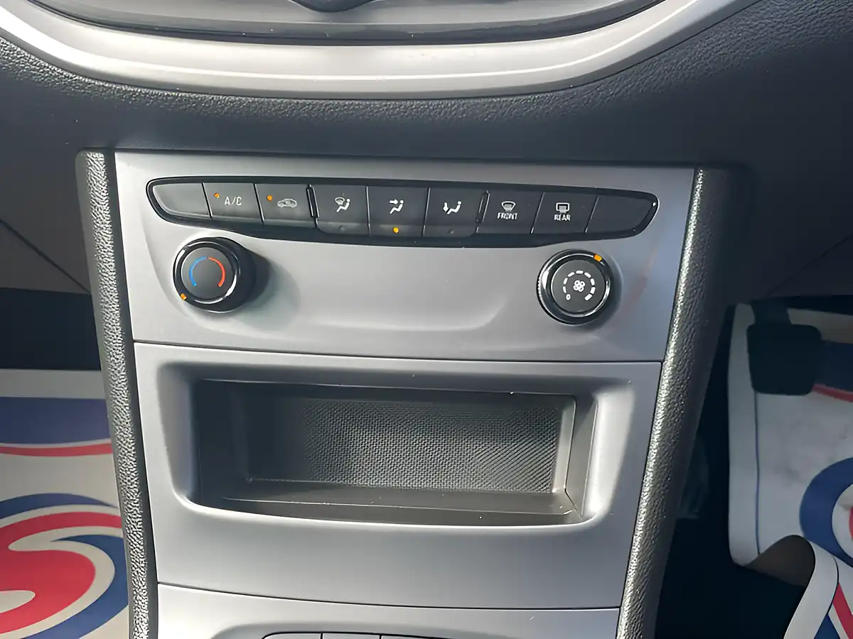 Used 2020 Vauxhall Astra Business Edition Nav Silver - Interior and Exterior details 18