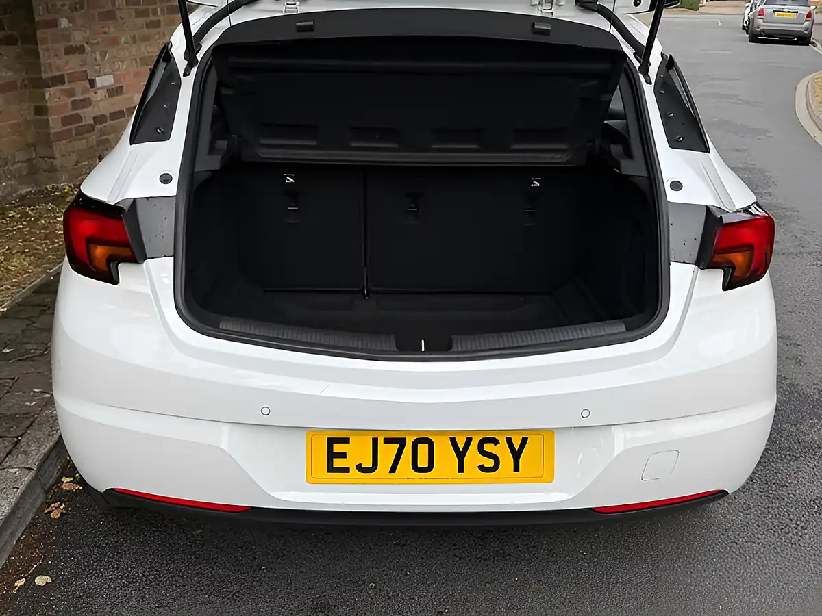 Used 2020 Vauxhall Astra Elite Nav Premium White - Interior and Exterior details 12