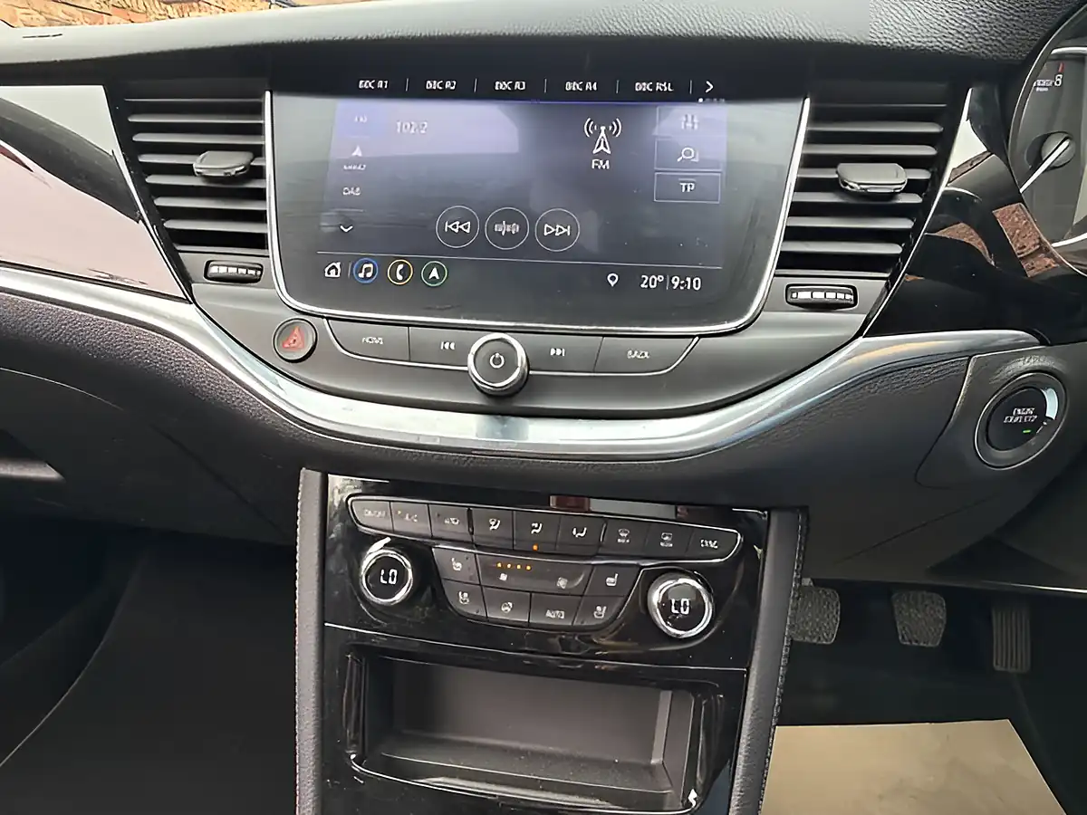 Used 2020 Vauxhall Astra Elite Nav Premium White - Interior and Exterior details 16