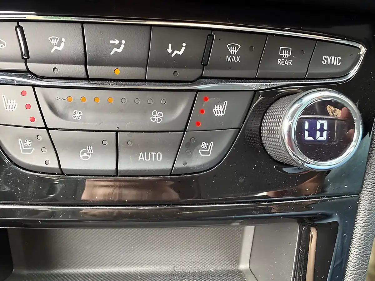 Used 2020 Vauxhall Astra Elite Nav Premium White - Interior and Exterior details 19