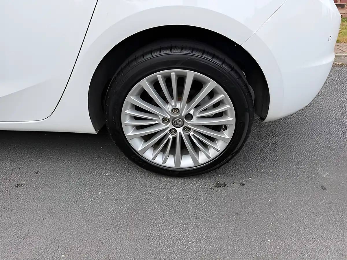 Used 2020 Vauxhall Astra Elite Nav Premium White - Interior and Exterior details 3