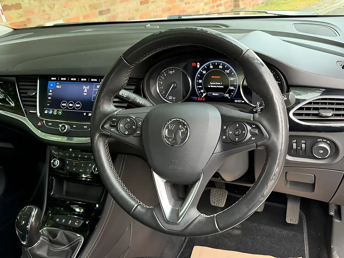 Used 2020 Vauxhall Astra Elite Nav Premium White - Interior and Exterior details 9