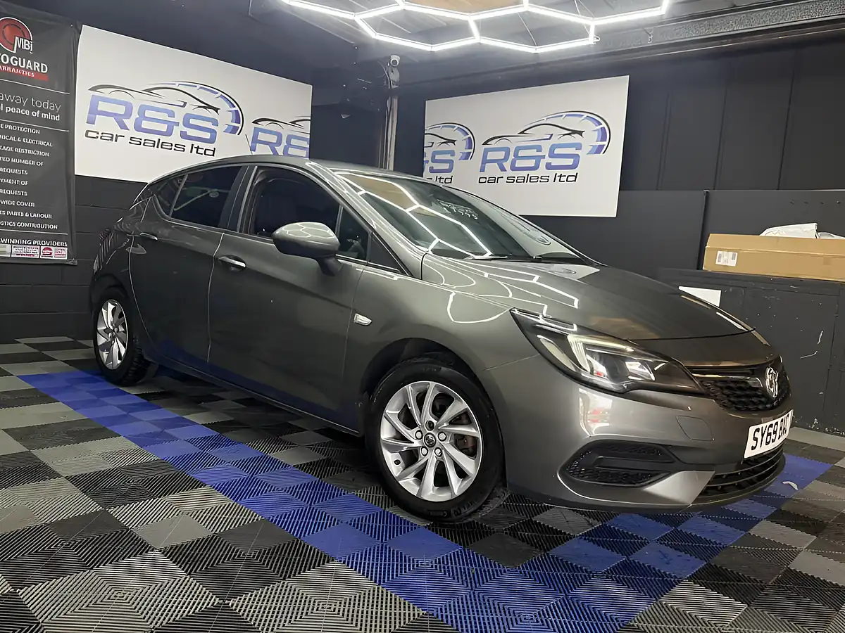 Used 2020 Vauxhall Astra Se Grey - Front View