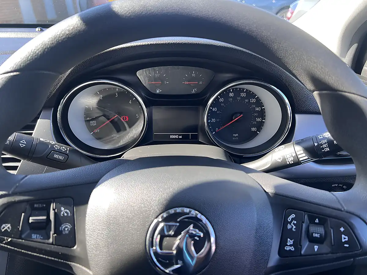 Used 2020 Vauxhall Astra Se Olympic White - Interior and Exterior details 12