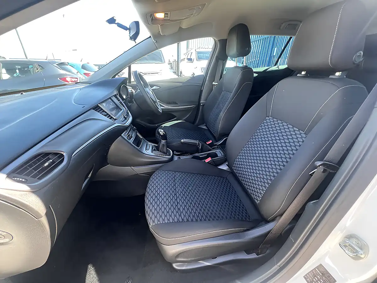 Used 2020 Vauxhall Astra Se Olympic White - Interior and Exterior details 15