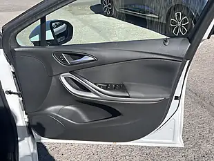 Used 2020 Vauxhall Astra Se Olympic White - Interior and Exterior details 17