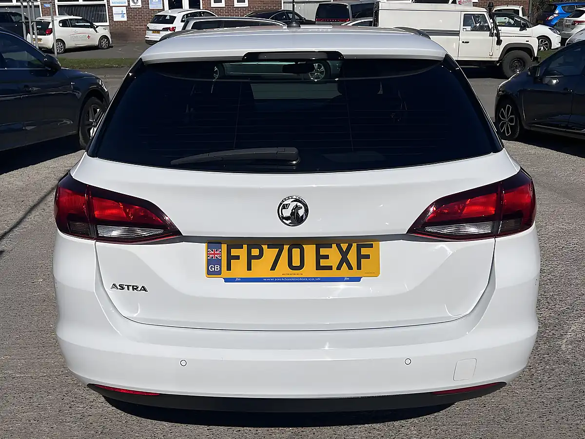 Used 2020 Vauxhall Astra Se Olympic White - Interior and Exterior details 7