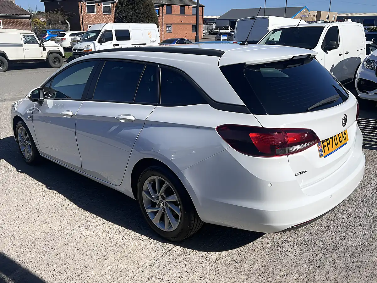 Used 2020 Vauxhall Astra Se Olympic White - Interior and Exterior details 8