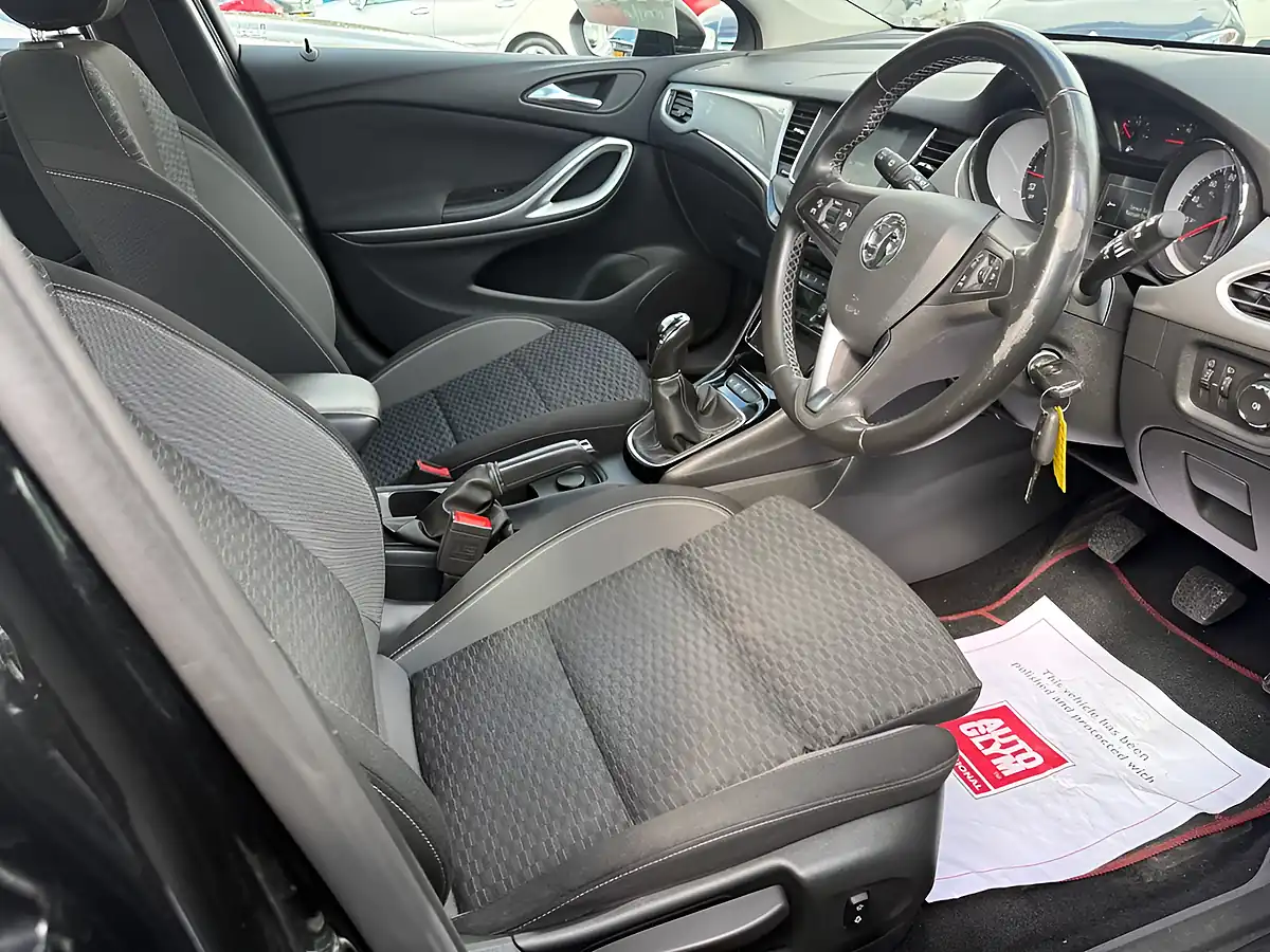 Used 2020 Vauxhall Astra Sri Nav Mineral Black - Interior and Exterior details 7