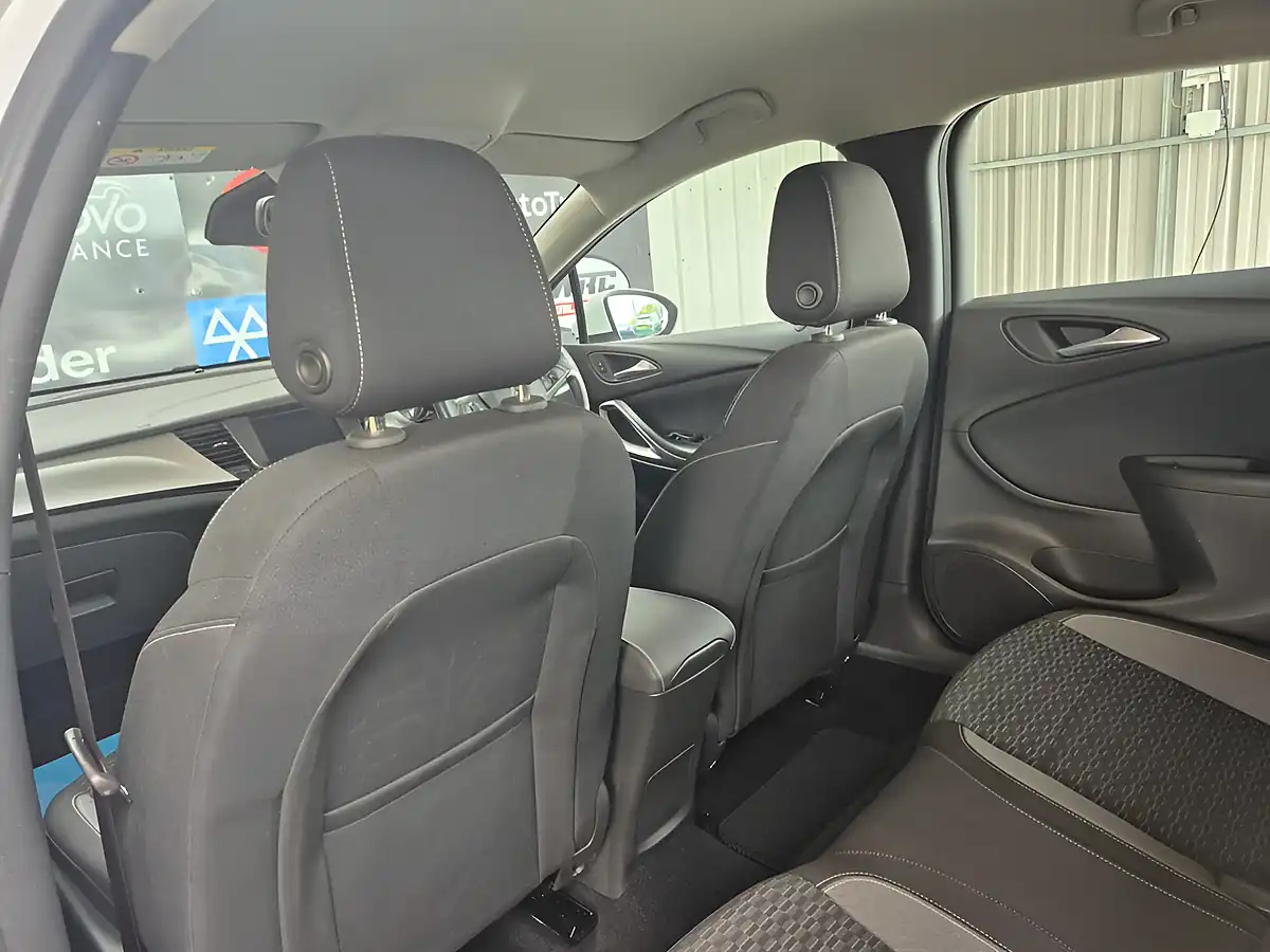 Used 2020 Vauxhall Astra Sri Nav White - Interior and Exterior details 11