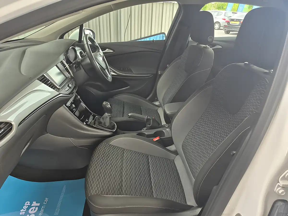 Used 2020 Vauxhall Astra Sri Nav White - Interior and Exterior details 14