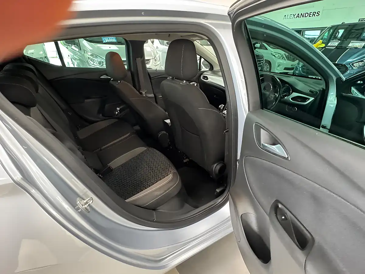 Used 2020 Vauxhall Astra Sri Vx Line Nav Silver - Interior and Exterior details 10