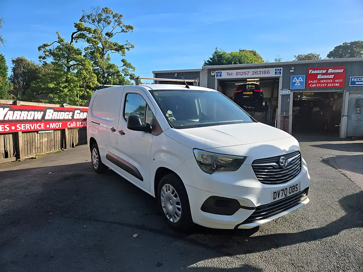 Used 2020 Vauxhall Combo H1 Sportive White - Front View