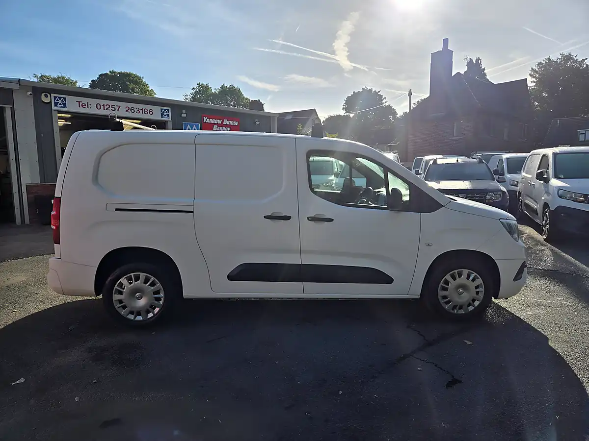Used 2020 Vauxhall Combo H1 Sportive White - Interior and Exterior details 12