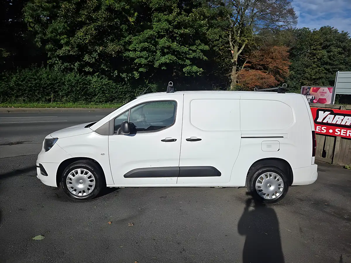 Used 2020 Vauxhall Combo H1 Sportive White - Interior and Exterior details 4
