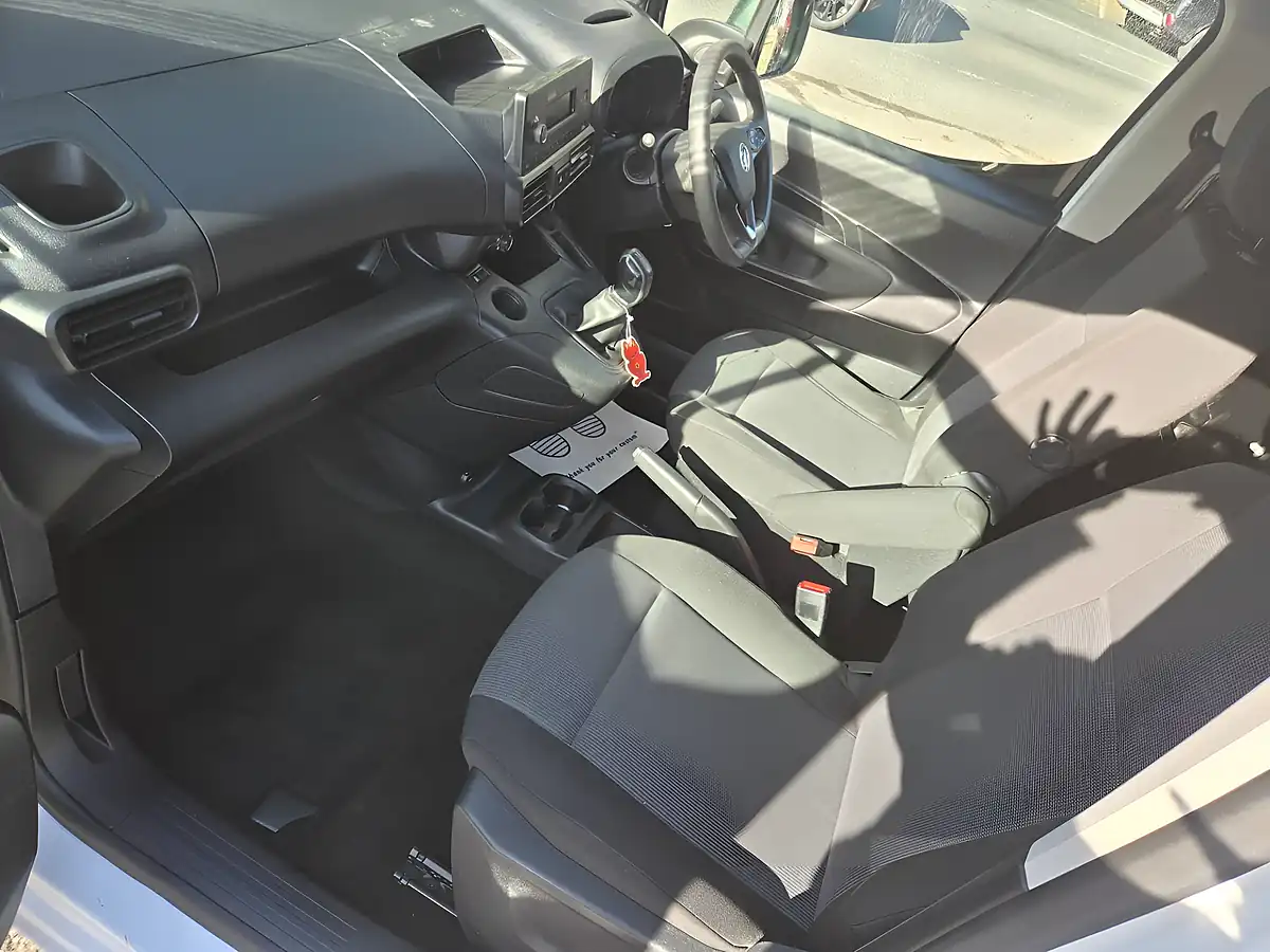 Used 2020 Vauxhall Combo H1 Sportive White - Interior and Exterior details 5