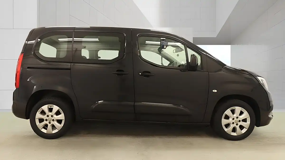 Used 2020 Vauxhall Combo Life Energy Black - Interior and Exterior details 6