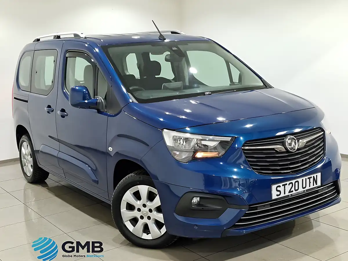 Used 2020 Vauxhall Combo Life Energy Blue - Front View