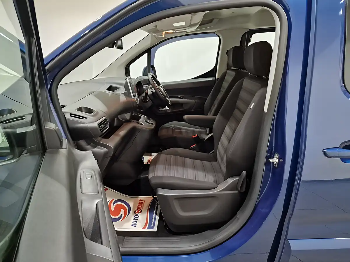 Used 2020 Vauxhall Combo Life Energy Blue - Interior and Exterior details 10