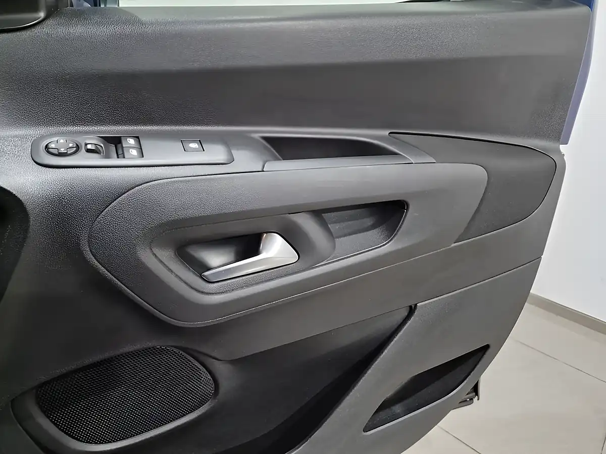 Used 2020 Vauxhall Combo Life Energy Blue - Interior and Exterior details 19