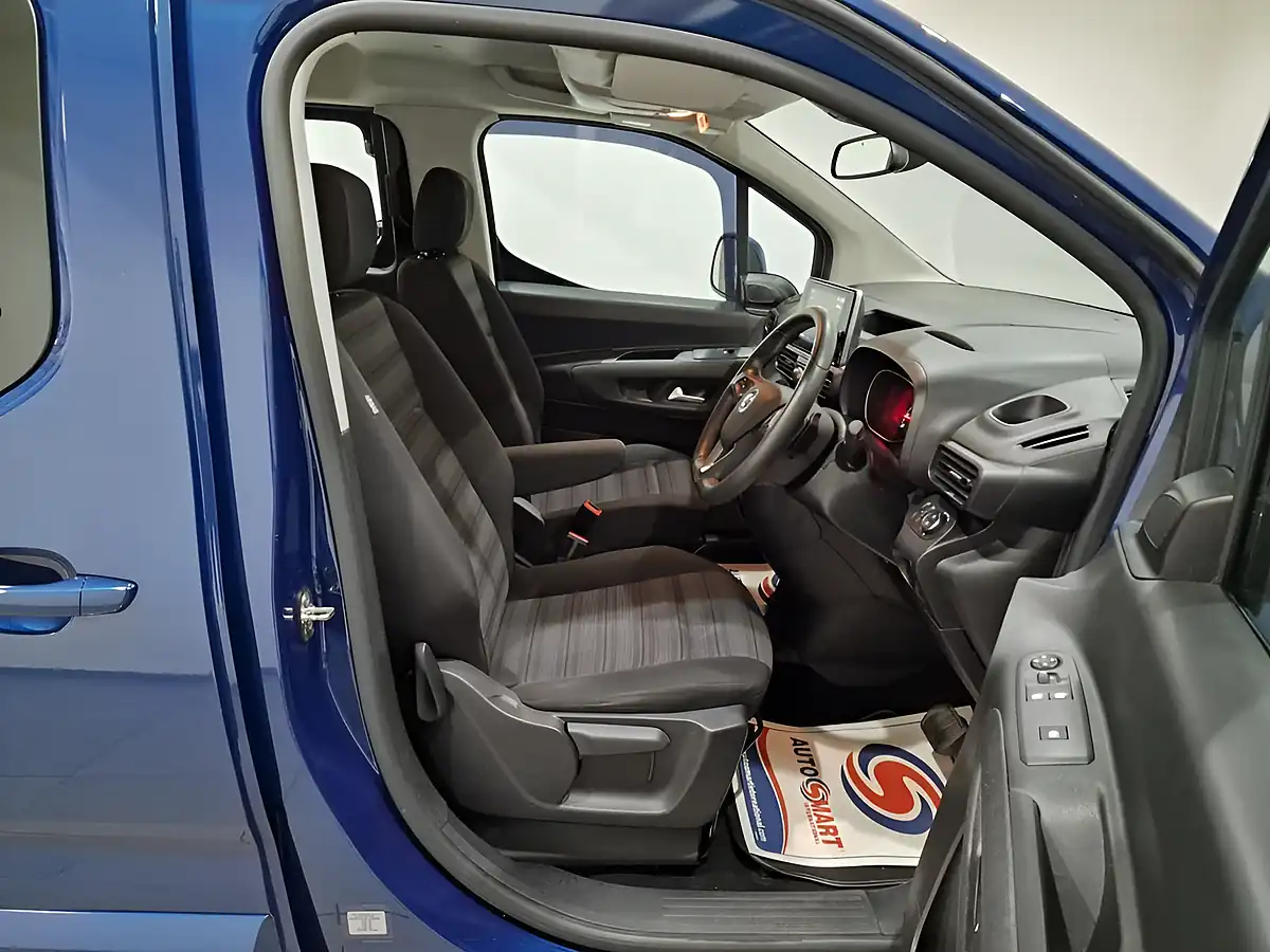 Used 2020 Vauxhall Combo Life Energy Blue - Interior and Exterior details 9