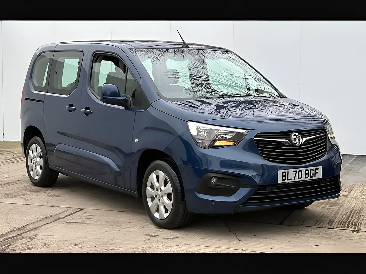 Used 2020 Vauxhall Combo Life Energy Night Blue - Front View