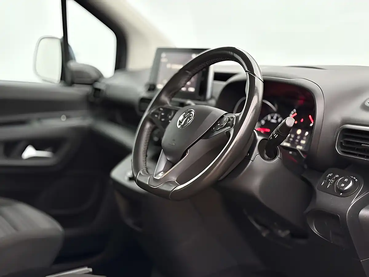 Used 2020 Vauxhall Combo Life Energy Night Blue - Interior and Exterior details 10