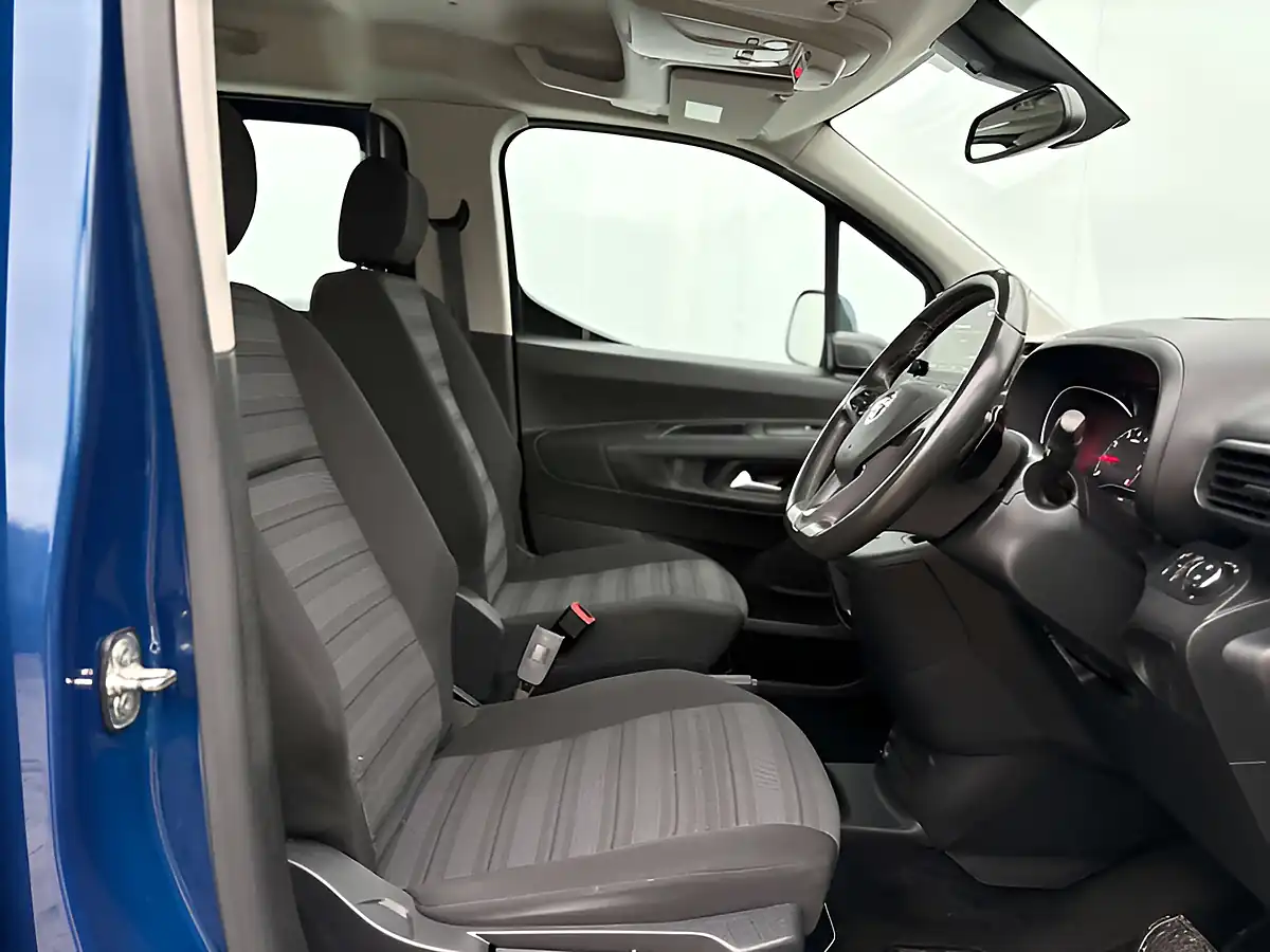 Used 2020 Vauxhall Combo Life Energy Night Blue - Interior and Exterior details 14