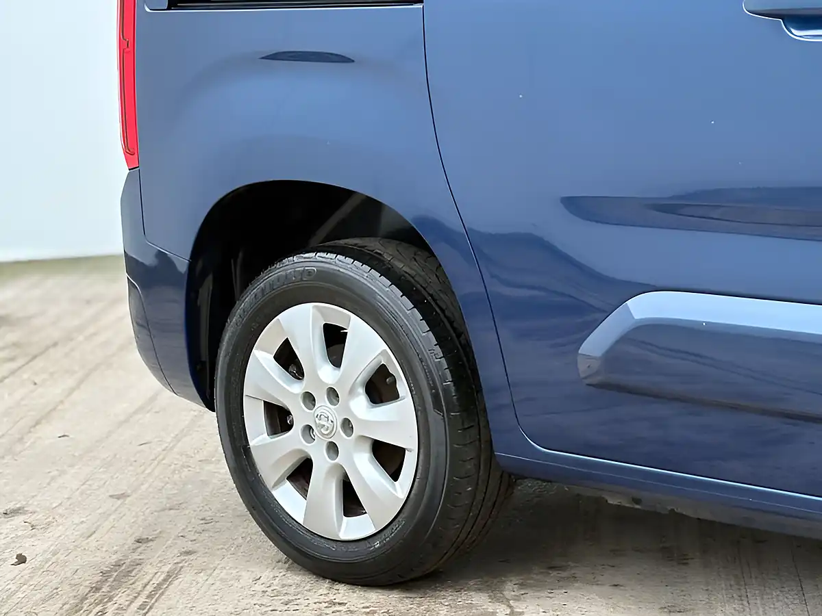 Used 2020 Vauxhall Combo Life Energy Night Blue - Interior and Exterior details 6