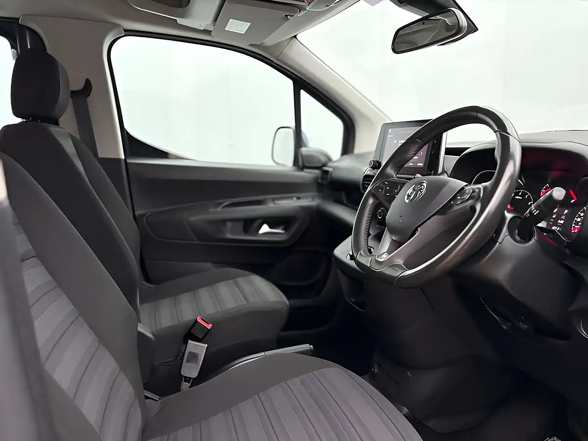 Used 2020 Vauxhall Combo Life Energy Night Blue - Interior and Exterior details 9