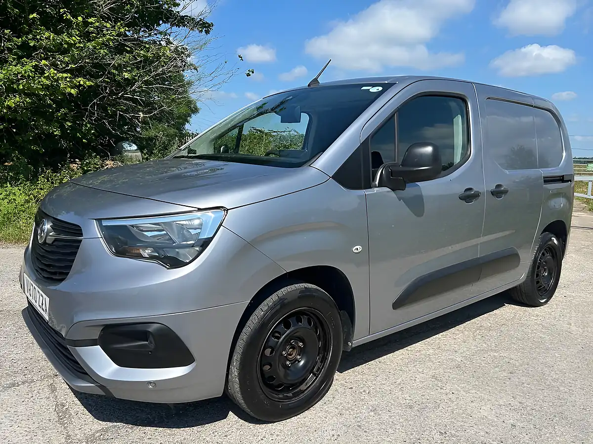 Used 2020 Vauxhall Combo Sportive Grey - Interior and Exterior details 8