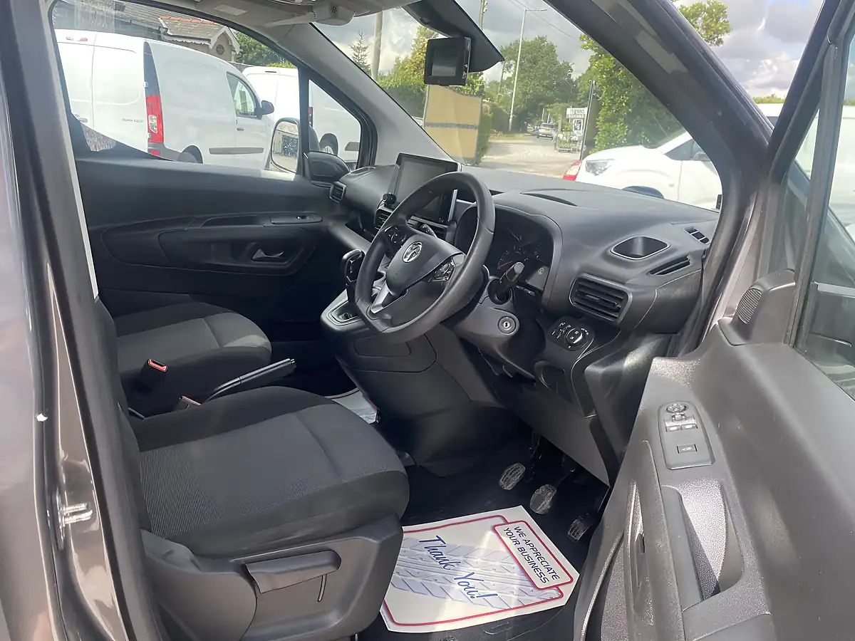 Used 2020 Vauxhall Combo Sportive Grey - Interior and Exterior details 16