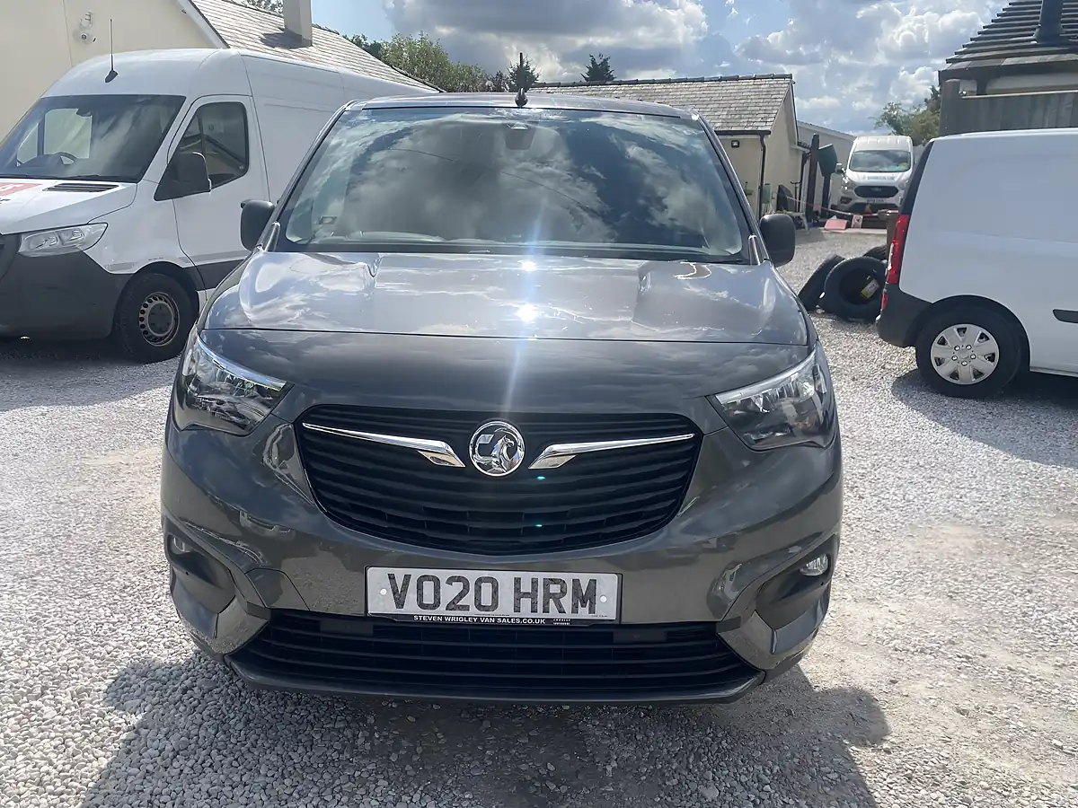 Used 2020 Vauxhall Combo Sportive Grey - Interior and Exterior details 2