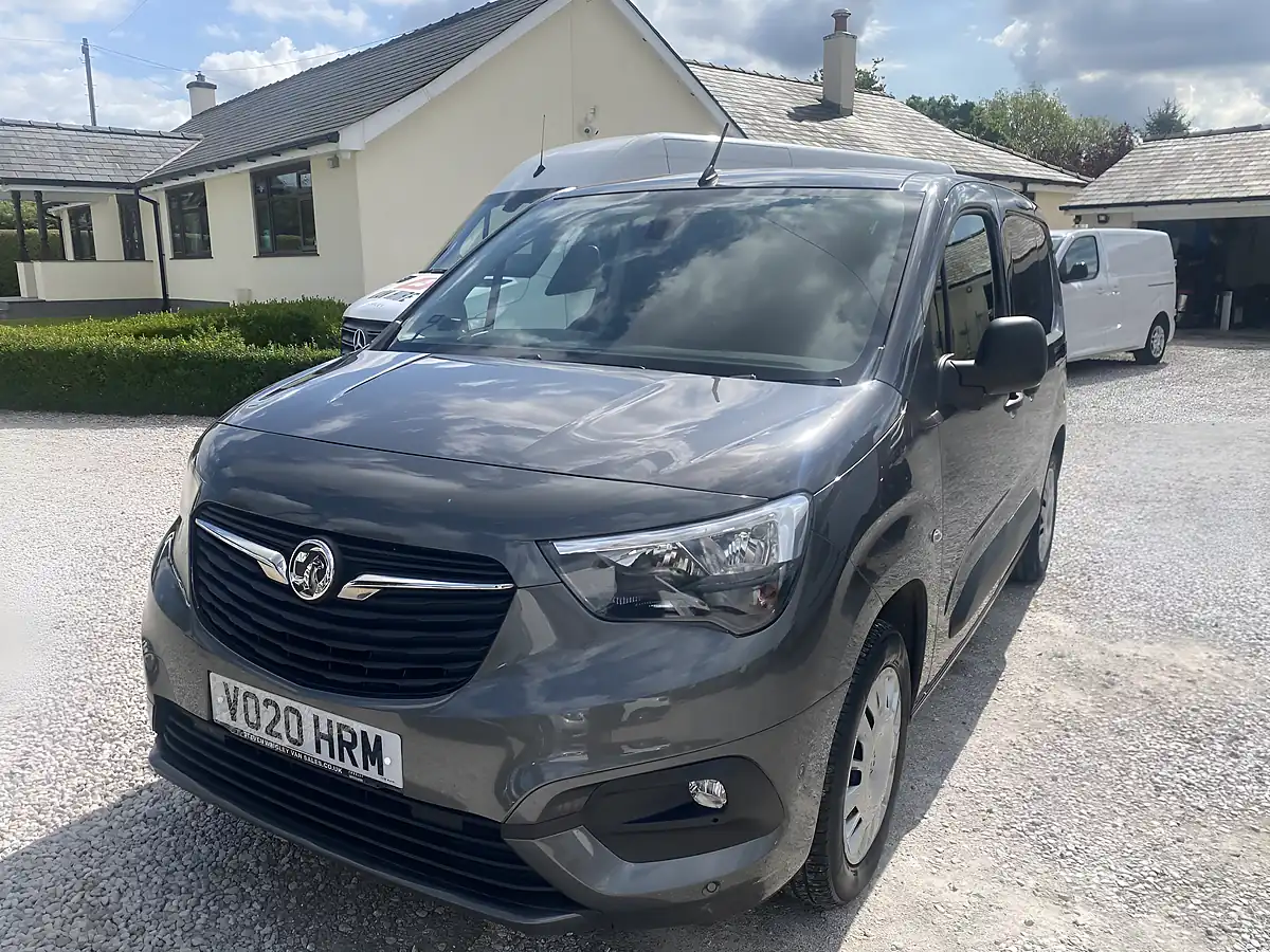 Used 2020 Vauxhall Combo Sportive Grey - Interior and Exterior details 4